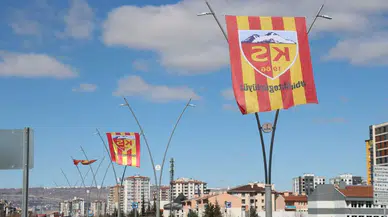 Kayserisporlu Taraftarlar, Şehri Kırmızı-Sarı Renklerle Donattı!