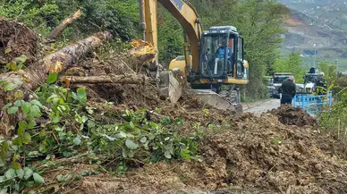Trabzon'da Heyelan Nedeniyle Ana Yol Ulaşıma Kapatıldı!
