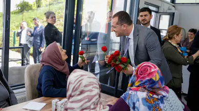 Başkan Ekim, Anneler Günü'nde Huzurevi'ni Ziyaret Etti