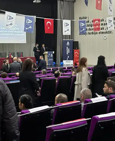 Anahtar Parti'de Kriz: Kapalı Kongre İle Yönetim Yapısı Yenileniyor