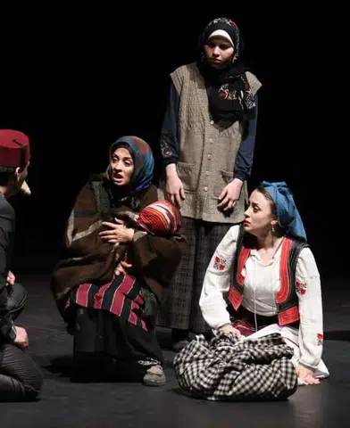 Trabzon Tiyatrosu "Muhacirlik" ile Göç Tarihini Sahneye Taşıdı