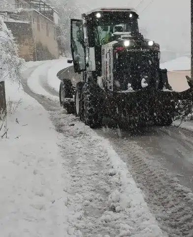 Trabzon'da Kışın Sert Yüzü: 19 Mahallede Kar Engeli