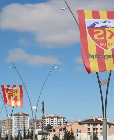 Kayserisporlu Taraftarlar, Şehri Kırmızı-Sarı Renklerle Donattı!