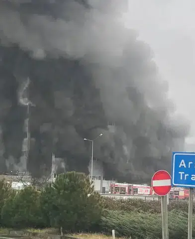 Arsin'de Fındık Fabrikasında Yangın: Ekipler Seferber Oldu