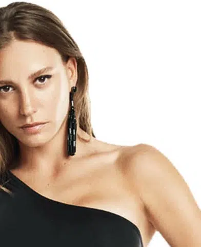 Serenay Sarıkaya Paris Moda Haftası'nda Türk Modasını Dünyaya Tanıttı