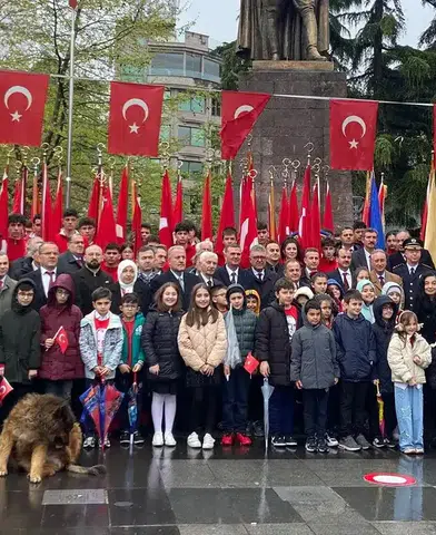 Trabzon'da 23 Nisan Coşkusu: Bayram Kutlamaları Protokolle Taçlandı!
