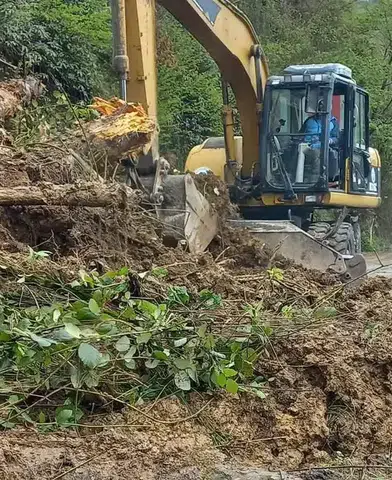 Trabzon'da Heyelan Nedeniyle Ana Yol Ulaşıma Kapatıldı!