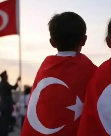 Trabzon'da 23 Nisan Kutlamalarını Yağmur Gölgede Bıraktı!