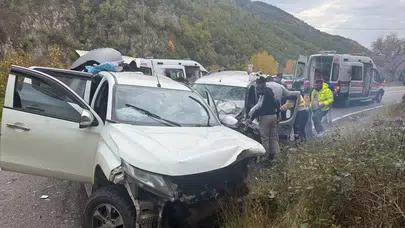 Şavşat'ta Feci Trafik Kazası: Dört Kişi Yaralandı!