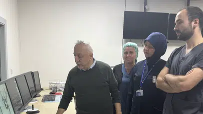 Trabzon'da Büyük Başarı: Dev Anevrizma Kapalı Yöntemle Tedavi Edildi!