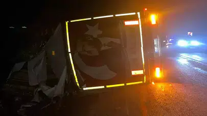 Kastamonu'da TIR Kazası: İki Sürücü Yaralandı, Trafik Durdu