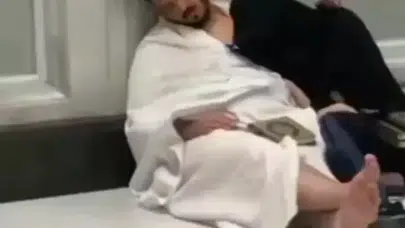 Tolgahan Sayışman Umre'de Uyku Görüntüleriyle Gündemde