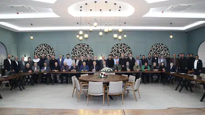 AK Parti Trabzon'da Yeni Toplantı Formatıyla İletişimi Güçlendiriyor