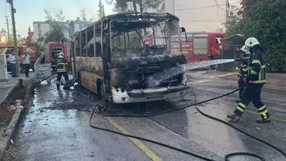 Adana'da Park Halindeki Otobüste Çıkan Yangın Panik Yarattı
