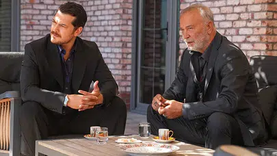 Eşref Rüya'nın Hıdır Karakteri, Geçmişiyle İzleyiciyi Büyülüyor!