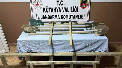 Gediz'de Kaçak Kazı Yapan İki Şüpheli Jandarma Tarafından Yakalandı