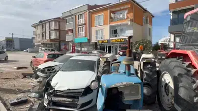 Gönen'de Kontrolden Çıkan Tır, Park Halindeki 8 Araca Çarptı