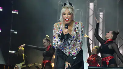 Ajda Pekkan'dan Harbiye'de Unutulmaz Bir Konser Performansı!
