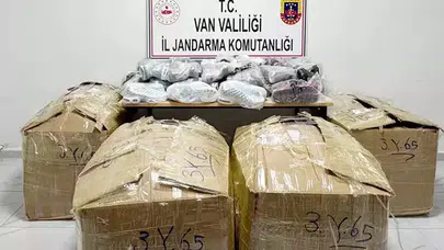 Başkale'de Jandarma, 1.2 Milyon Liralık Kaçak Eşya Ele Geçirdi