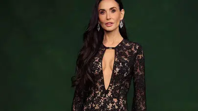 Demi Moore, 63. Yaşında Göz Kamaştırdı! Kırmızı Halıda Parlayan Yıldız