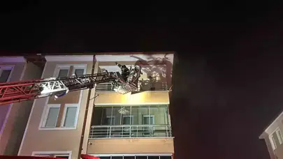 Kütahya'da Apartmanda Yangın: 5 Kişi Kurtarıldı, Maddi Hasar Büyük