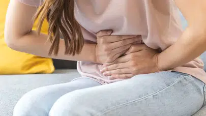 Muğla'da Tavuk Yemekten Zehirlenen Üç Kardeşten Biri Hayatını Kaybetti