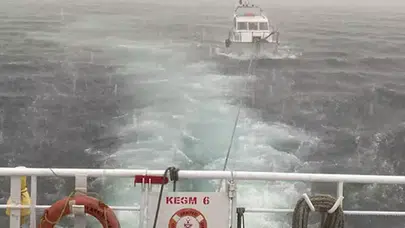 Çanakkale Boğazı'nda Sürüklenen Tekne Acil Müdahale İle Kurtarıldı