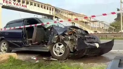 Park Halindeki Tıra Çarpan Araçta Bir Kadın Hayatını Kaybetti