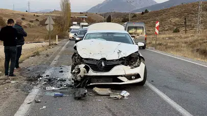 Kahramanmaraş'ta İki Otomobilin Çarpıştığı Kazada Dört Kişi Yaralandı