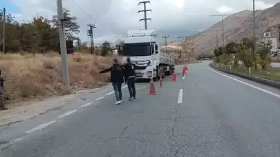 Bitlis'te TIR'da 20 Kaçak Göçmen Yakalandı, Sürücü Tutuklandı