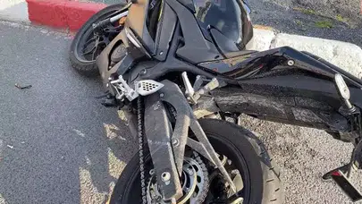 Fatih'te Motosiklet Kazası: Sürücü Ağır Yaralandı, Trafik Durdu