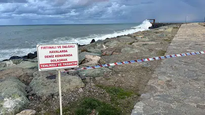 Trabzon'da Sert Rüzgar Denizde Dalga Yükselmesine Neden Oldu