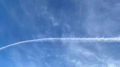 Trabzon'da Gökyüzünde Beliren Gizemli Beyaz Çizgiler Merak Uyandırdı!