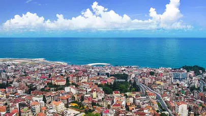 Trabzon'da Ahi Evren Dede Camii Yanındaki Mezarlığa Yoğun İlgi