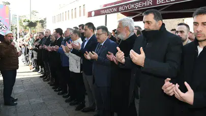 Trabzon'da Özdemir Sayitoğlu İçin Duygusal Cenaze Töreni Düzenlendi.