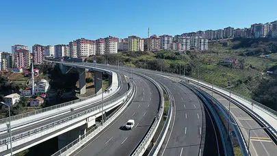 Trabzon'da Yol Yapım Çalışmaları Nedeniyle Ulaşım Tek Şeride Düşürüldü