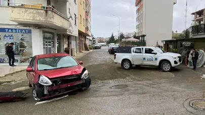 Akçaabat’ta Otomobil Trafik Trafosuna Çarptı: Yaralı Yok