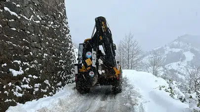 Trabzon'da Etkili Kar Yağışı 70 Mahalle Yolunu Kapatırken