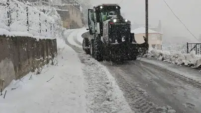 Trabzon'da Kışın Sert Yüzü: 19 Mahallede Kar Engeli