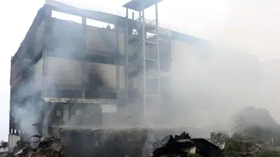 Arsin'de Fındık Üretim Tesisinde Yangın Çıktı: 3 Kişi Yaralandı!