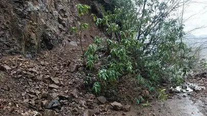 Trabzon'da Meydana Gelen Heyelan Nedeniyle Yol Ulaşımına Kapatıldı