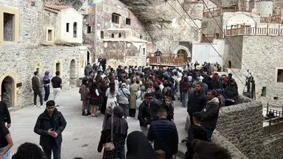 Sümela Manastırı'na Yaz Akını: Ziyaretçi Sayısı Patladı!