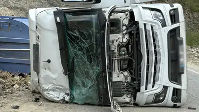 Araklı'da Tır Kazası: Sürücü Yaralandı, Sağlık Durumu Stabil