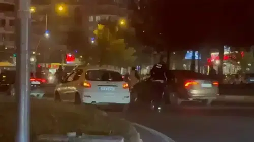 Trafik Polisi, Arızalanan Araç Sahibini Kısa Sürede Kurtardı!