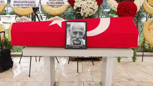 Türk sinemasının duayeni Arif Erkin Güzelbeyoğlu 90 yaşında vefat etti