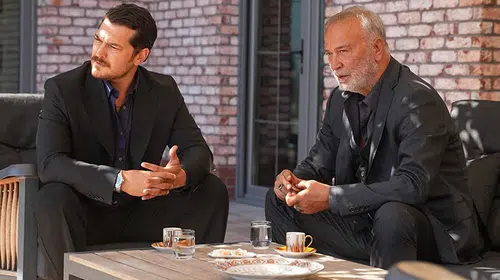 Eşref Rüya'nın Hıdır Karakteri, Geçmişiyle İzleyiciyi Büyülüyor!