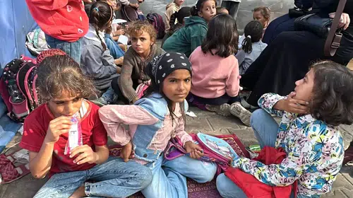 Gazze'de Çocuklar Bombardıman Sonrası Sınıflarına Döndü