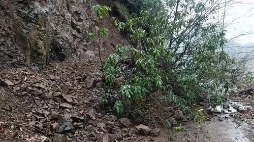 Trabzon'da Meydana Gelen Heyelan Nedeniyle Yol Ulaşımına Kapatıldı