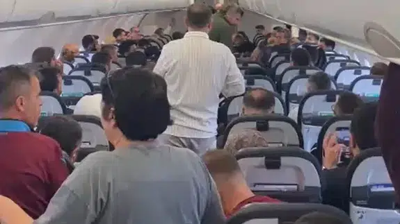 İstanbul Trabzon uçağında gergin anlar kameralara yansıdı