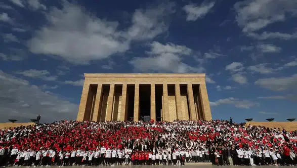 LÖSEV ve aileleri için Anıtkabir'de moral ziyareti düzenledi.